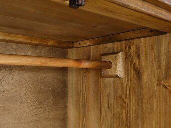 RUSTIKÁLNÍ ŠATNÍ SKŘÍŇ - 8