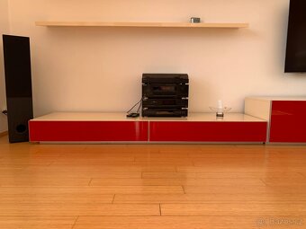 Moderní obývací stěna červená - 8