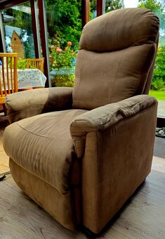 Elektrické polohovací a zvedací TV relaxační křeslo - 8