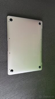 Stříbrný Macbook Retina 12palcový 2015 - 8