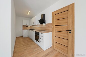 LUXUSNÍ byt Čebín 4kk 196m2 ( vč. zahrada, parking) - 8