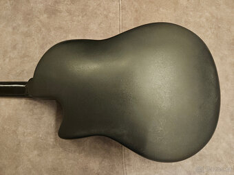 Česká akustická polomasivní kytara FURCH Ovation - 8