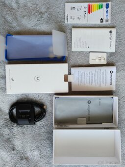 Motorola Edge 60 Pro 12 GB RAM 512 GB PANTONE Dazzling Blue - 8