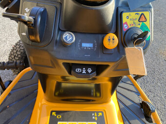 Zahradní traktor Cub Cadet XT 2 QR 106 - 8