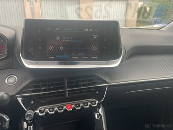 Peugeot 208 - 8