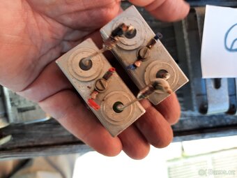 Staré elektro ( elektronické) součástky č.6 , č.7 , č.8 - 8