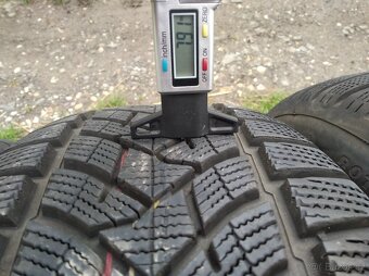 Prodám zimní pneu Dunlop 235/55 R19 - 8