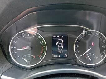 Škoda octavia 1.6tdi Greenline - 8
