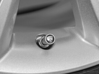 Zimní sada Jaguar 225/45/18 5x108 R18 TPMS ORIG (1511T) - 8