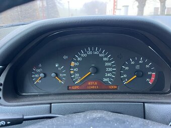 Mercedes E280 4-Matic nájezd 124 t. Km - 8