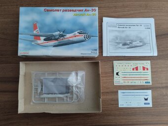 Modely letadel , dopraváky,plastové stavebnice. - 8