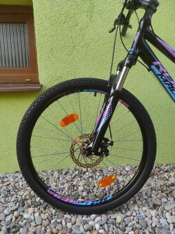 Značkové kolo Rock Machine 26"/18" (černá/fialová) - 8