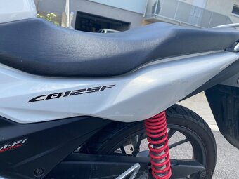 Honda CB125F - 8