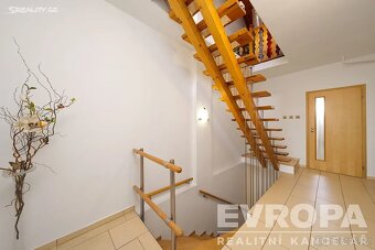 Prodej rodinného domu 198 m², pozemek 278 m² - 8
