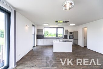 Pronájem RD 4+kk+pracovna a 2xšatna, cca 200m2, pozemek cca - 8