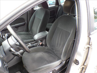 Ford Focus 1,6 i16V GHIA,KLIMA-HNED ODJÍŽDÍTE - 8