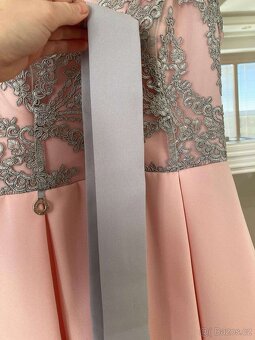 NOVÉ světle růžové šaty s šedou krajkou vel.34-36 - 8