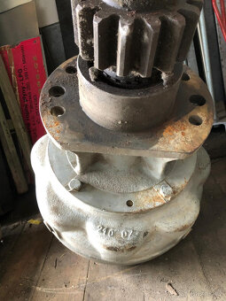 Hydraulická otoč autojeřábu - 8