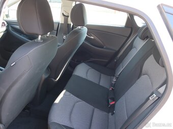 Hyundai i30 FB 1.0T-GDI 88kW FAMILY COMFORT ZÁRUKA - 8