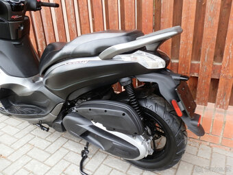 Piaggio Beverly 350 sport touring ABS ASR (2016) - 8