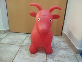Hopsající a skákající hračka kozlík červený - 8
