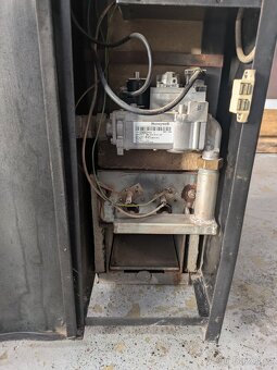 Plynový kotel destila - 8