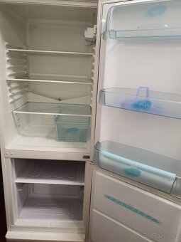 velká lednice Electrolux A+ s mrazákem dole - 8