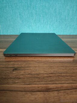 MacBook Pro 2017 | i5 • 8GB • 128GB SSD - 8