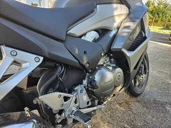 Honda VFR800X - 8