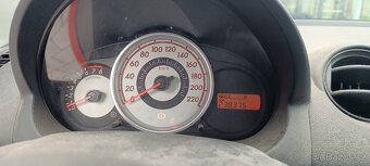 Mazda 2 rok 2008 - 8