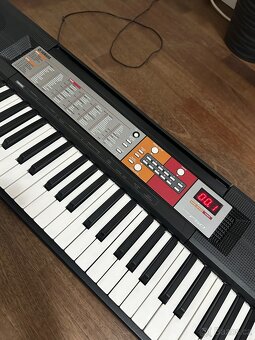 Klávesy YAMAHA PSR F50 - 8