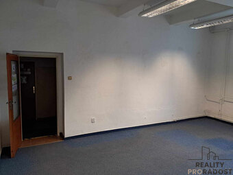 Pronájem komerčního prostoru v průmyslovém areálu v Rynholci - 8