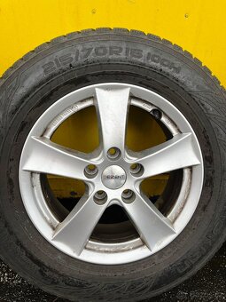 Pneu Nokian 215/70-R16 - 8