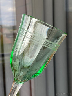2x starožitná sklenice na víno 100ml, uranové sklo - 8