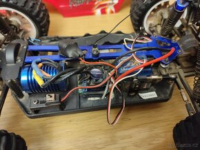Prodám RC model 1:10 Himoto EMXT-1 brushless - 8