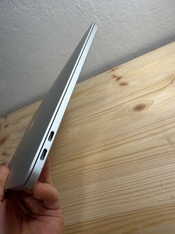 Apple MacBook Pro 2017 256GB i5 8GB RAM - 8