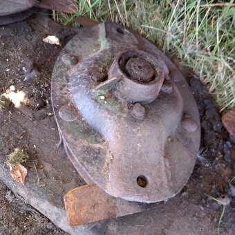 Disková sekačka Krone 285 a zánovní lis John Deere - 8