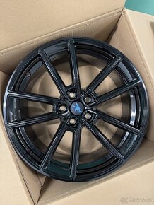 R3 Wheels R03H04 8x19” (nová) - 8