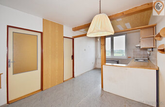 Prodej prostorného bytu 3+1, 93 m², s potenciálem dalšího ro - 8