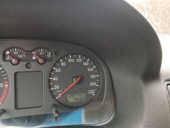 Volkswagen Golf 1.4 16V - 8