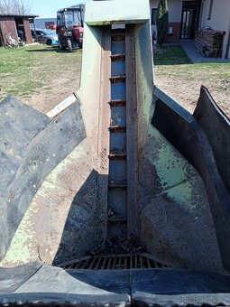 Příjmový koš a pytlovací váha na brambory - 8