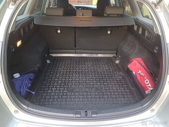 Prodám Toyota Auris combi 1,2 T, automat - 8
