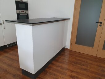 Kuchyně Ikea bílý lesk 4,3m+bar 1,8m+6 funkčních spotřebičů - 8