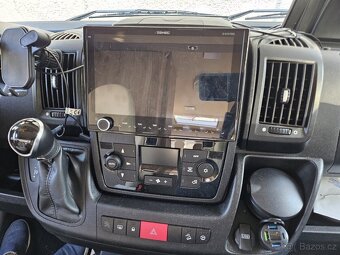 EURA MOBIL Integra line 650 HS - 8