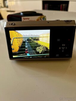 FUJI XF1 - 8