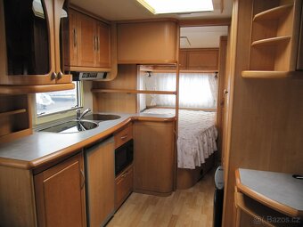 Prodám karavan Hobby 540 ufe,r.v.2002 + mover + předstan. - 8