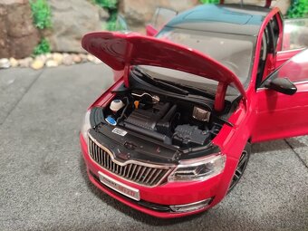 prodám model 1:18 škoda rapid spaceback - 8