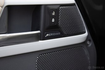 Land Rover Defender - 8