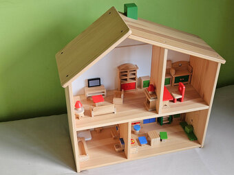 Domeček pro panenky IKEA FLISAT + dřevěné vybavení odjinud - 8