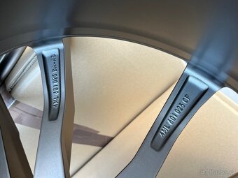 LAMBORGHINI URUS 23" Bronze, nové, originál - 8